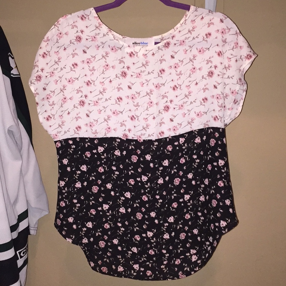 Alice blue floral tee top